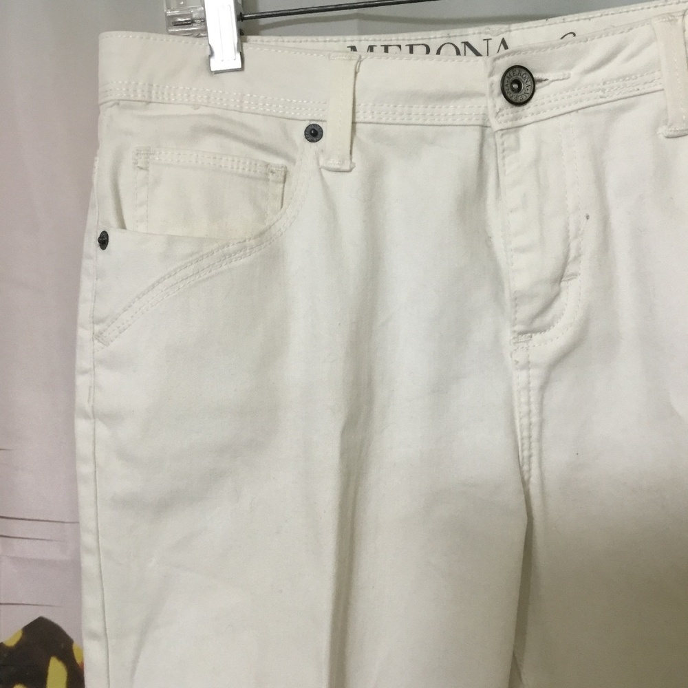 Women's Pants MERONA White Capri Women's Pants Size 6R